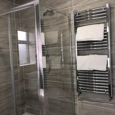 Отель Tully's 3*